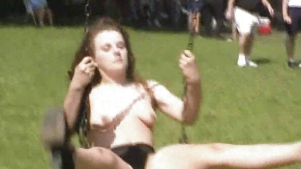 Busty curvă femeie durdulie BoJo reprezintă gol în backy ard porno cu staruri răspândit